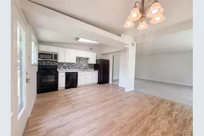 1015 Robinwood Drive, Florissant, MO 63033 - Photo 6