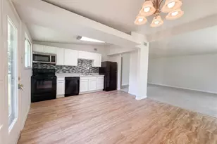 1015 Robinwood Dr, Florissant, MO 63033 - Photo 6