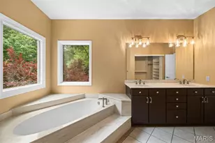 2582 Christopher Oaks Ct, Oakville, MO 63129 - Photo 16
