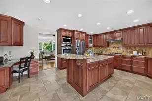 11601 Lakeshore Dr, Creve Coeur, MO 63141 - Photo 18
