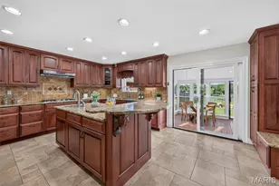 11601 Lakeshore Dr, Creve Coeur, MO 63141 - Photo 22