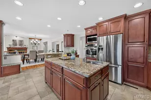 11601 Lakeshore Dr, Creve Coeur, MO 63141 - Photo 20