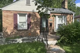 238 Newell Dr, Saint Louis, MO 63135 - Photo 1