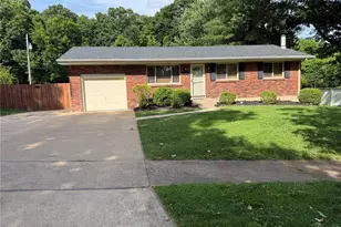 704 La Marite Dr, Manchester, MO 63021 - Photo 2
