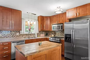 2859 Foxwood Dr, Maryland Heights, MO 63043 - Photo 12