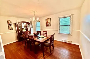 1047 Forest Home Dr, Bellefontaine Neighbors, MO 63137 - Photo 2