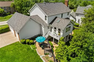 2320 Wellington Estates Dr, Chesterfield, MO 63017 - Photo 2