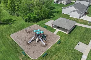 51 Blue Brook Ct, O'Fallon, MO 63366 - Photo 2