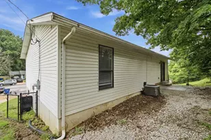 10607 St Michaels Terrace Ct, Saint Ann, MO 63074 - Photo 24