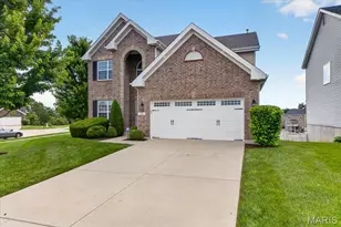 332 Pecan Bluffs Dr, Wentzville, MO 63385 - Photo 2