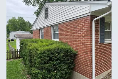 270 W Saint Anthony Lane, Florissant, MO 63031 - Photo 2