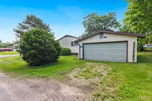 421 Scottsdale Dr, Sullivan, MO 63080 - Photo 2