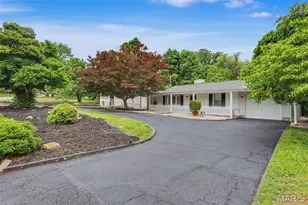 55 Garden Ln, Maryland Heights, MO 63043 - Photo 2