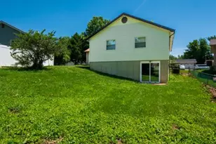 12053 La Padera Ln, Florissant, MO 63033 - Photo 2