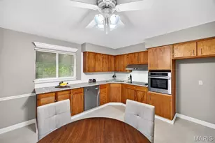 8625 Moran Pl, Saint Louis, MO 63114 - Photo 18