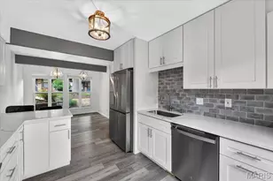 1090 Humber Cir, Saint Louis, MO 63129 - Photo 4