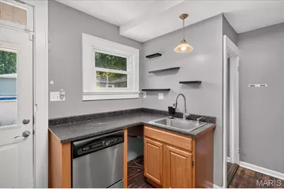 9122 Delphine Avenue, Saint Louis, MO 63114 - Photo 16