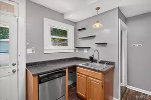 9122 Delphine Ave, Saint Louis, MO 63114 - Photo 16