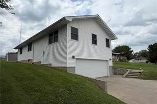 810 Houston Dr, Palmyra, MO 63461 - Photo 2