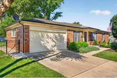 4590 Grandcastle Drive, Saint Louis, MO 63128 - Photo 2