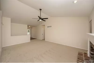 11365 Brierhall Circle, Maryland Heights, MO 63043 - Photo 10