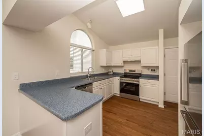 11365 Brierhall Circle, Maryland Heights, MO 63043 - Photo 12