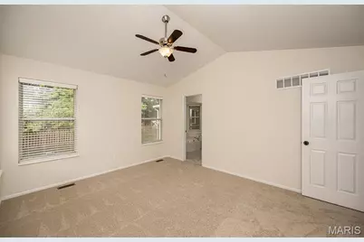 11365 Brierhall Circle, Maryland Heights, MO 63043 - Photo 20