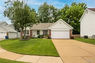 11365 Brierhall Cir, Maryland Heights, MO 63043 - Photo 2