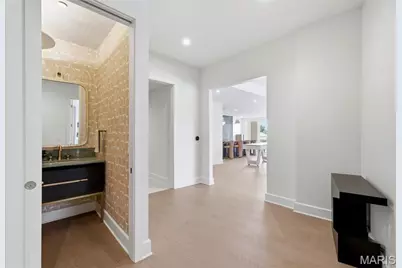 8250 Forsyth Boulevard #302, Clayton, MO 63105 - Photo 24