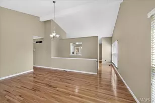 5421 Ct Of Cedars, Saint Louis, MO 63128 - Photo 8