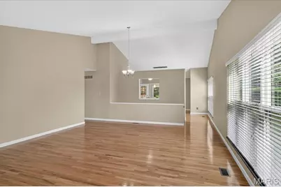 5421 Court Of Cedars, Saint Louis, MO 63128 - Photo 6