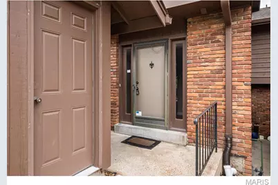 2008 Meadowtree Lane, Kirkwood, MO 63122 - Photo 2