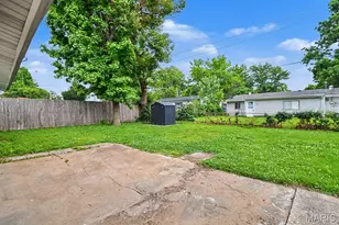 9620 St Girard Ln, Edmundson, MO 63134 - Photo 10