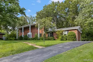 54 Morwood Ln, Creve Coeur, MO 63141 - Photo 2