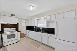 11929 Paradise Ln, Des Peres, MO 63131 - Photo 12