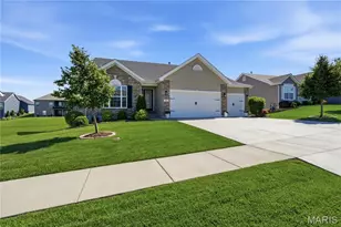 104 Hannahs Mill Dr, Lake Saint Louis, MO 63367 - Photo 2