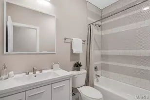 211 Fee Fee Rd, Maryland Heights, MO 63043 - Photo 24