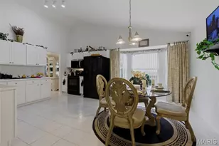 13025 Kinsley Hts Dr, Florissant, MO 63033 - Photo 6