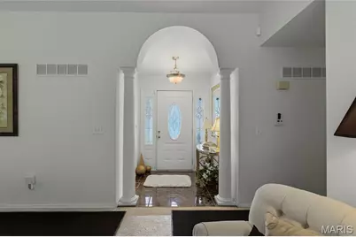 13025 Kinsley Heights Drive, Florissant, MO 63033 - Photo 2
