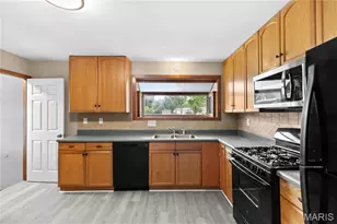 165 Humes Ln, Florissant, MO 63031 - Photo 6