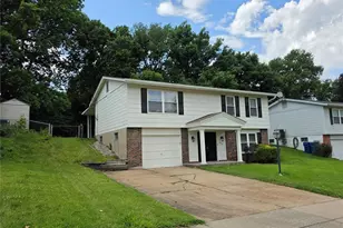 2379 Wesglen Estates Dr, Maryland Heights, MO 63043 - Photo 2