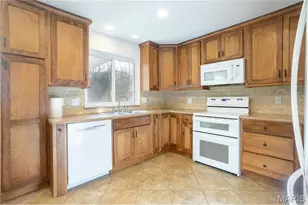 11042 Wylestone Ct, Unincorporated, MO 63126 - Photo 10