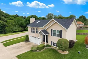 210 Kunze Dr, Saint Charles, MO 63303 - Photo 2