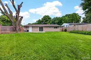 9818 Tanbark Ln, Saint Louis, MO 63134 - Photo 28