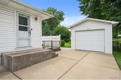 335 S Saint Charles Street, Florissant, MO 63031 - Photo 30