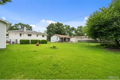 335 S Saint Charles Street, Florissant, MO 63031 - Photo 26