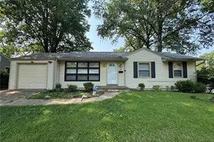 10 Drummond Dr, Saint Louis, MO 63135 - Photo 1