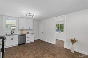 136 W Arlee Ave, Saint Louis, MO 63125 - Photo 16