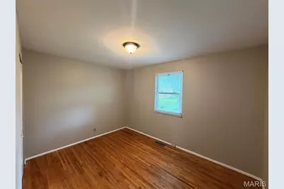 1388 Farmview Avenue, Saint Louis, MO 63138 - Photo 6