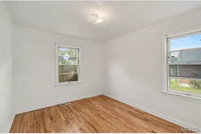 250 Maple Drive, Florissant, MO 63031 - Photo 8